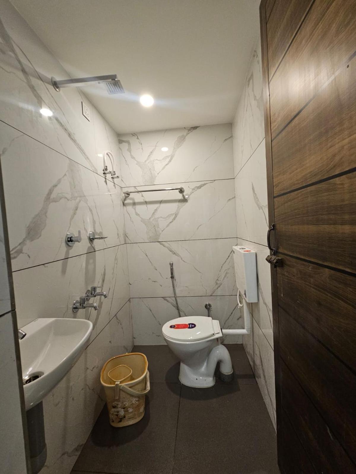 Lowfare Hotels Kozhikode Bagian luar foto